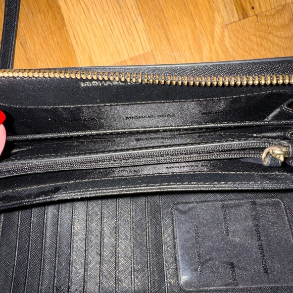 Michael Kors Black Leather Wallet/Wristlet. EUC - Picture 8 of 9